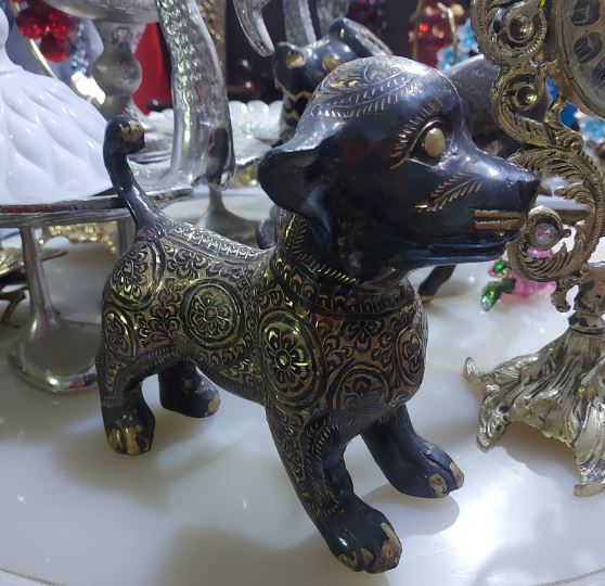 مجسمه توله سگ برنجی قلم خورده سایز بزرگ