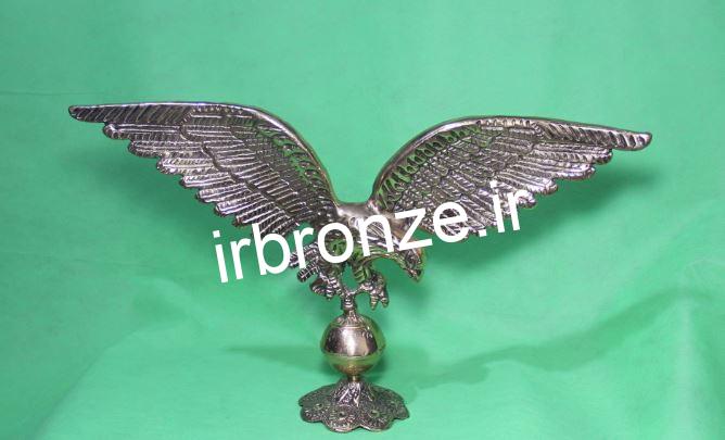 مجسمه عقاب برنجی بزرگ